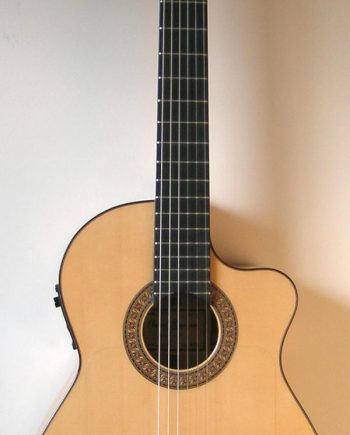 Raimundo 128 classical guitar hotsell